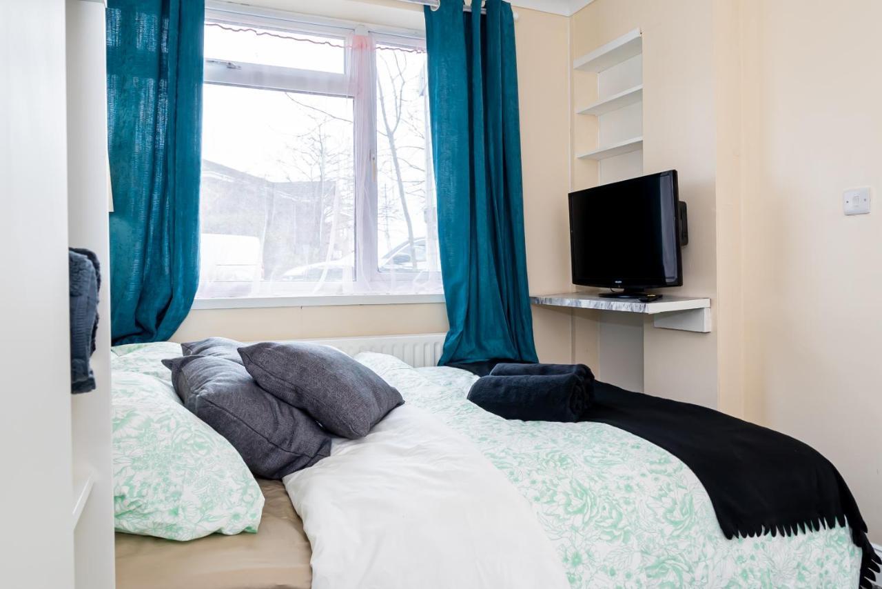 Shirley House 3, Guest House, Self Catering, Self Check In With Smart Locks, Use Of Fully Equipped Kitchen, Close To City Centre, Ideal For Longer Stays, Walking Distance To Bat, 20 Min Drive To Fawley Refinery, Excellent Transport Links เซาธ์แธมป์ตัน ภายนอก รูปภาพ