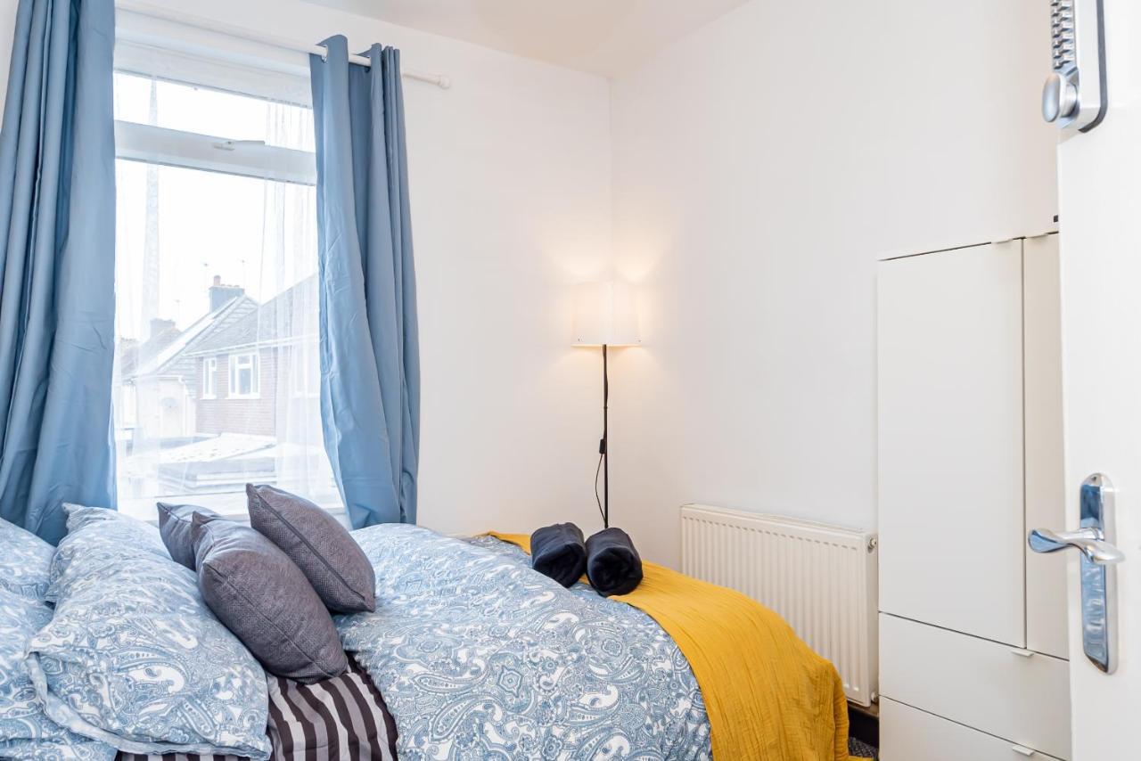 Shirley House 3, Guest House, Self Catering, Self Check In With Smart Locks, Use Of Fully Equipped Kitchen, Close To City Centre, Ideal For Longer Stays, Walking Distance To Bat, 20 Min Drive To Fawley Refinery, Excellent Transport Links เซาธ์แธมป์ตัน ภายนอก รูปภาพ