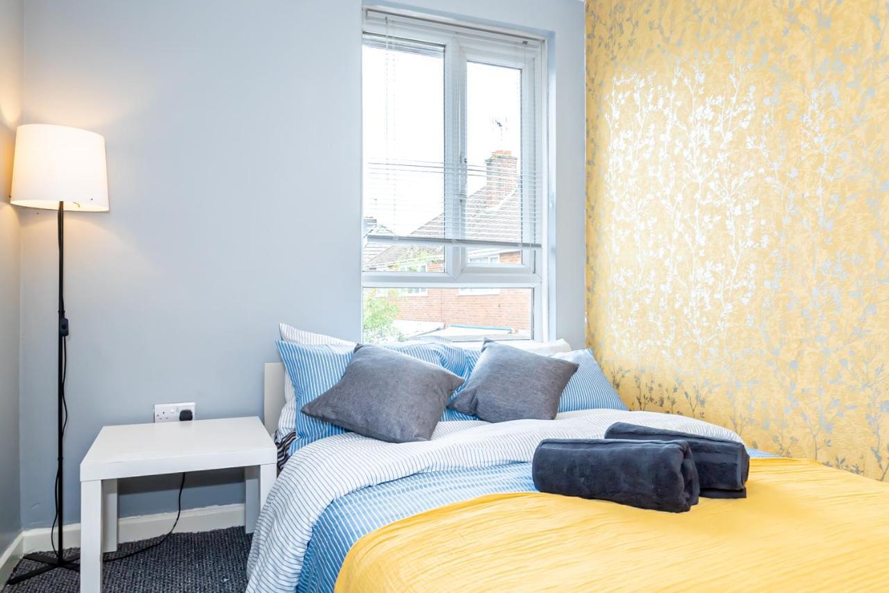 Shirley House 3, Guest House, Self Catering, Self Check In With Smart Locks, Use Of Fully Equipped Kitchen, Close To City Centre, Ideal For Longer Stays, Walking Distance To Bat, 20 Min Drive To Fawley Refinery, Excellent Transport Links เซาธ์แธมป์ตัน ภายนอก รูปภาพ