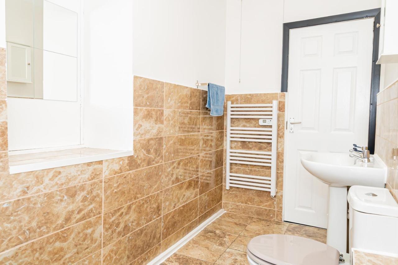 Shirley House 3, Guest House, Self Catering, Self Check In With Smart Locks, Use Of Fully Equipped Kitchen, Close To City Centre, Ideal For Longer Stays, Walking Distance To Bat, 20 Min Drive To Fawley Refinery, Excellent Transport Links เซาธ์แธมป์ตัน ภายนอก รูปภาพ