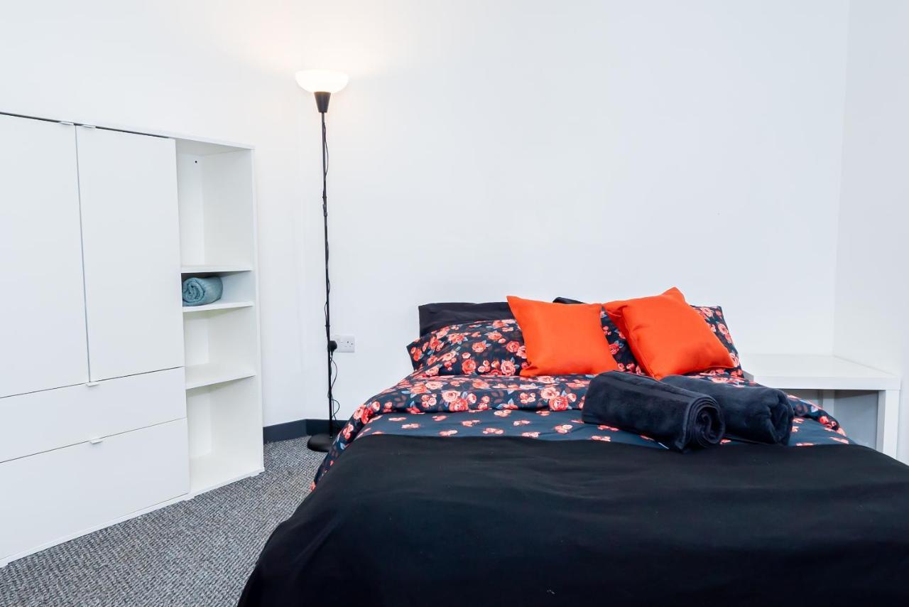 Shirley House 3, Guest House, Self Catering, Self Check In With Smart Locks, Use Of Fully Equipped Kitchen, Close To City Centre, Ideal For Longer Stays, Walking Distance To Bat, 20 Min Drive To Fawley Refinery, Excellent Transport Links เซาธ์แธมป์ตัน ภายนอก รูปภาพ