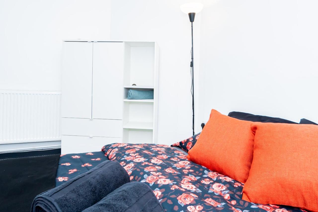 Shirley House 3, Guest House, Self Catering, Self Check In With Smart Locks, Use Of Fully Equipped Kitchen, Close To City Centre, Ideal For Longer Stays, Walking Distance To Bat, 20 Min Drive To Fawley Refinery, Excellent Transport Links เซาธ์แธมป์ตัน ภายนอก รูปภาพ