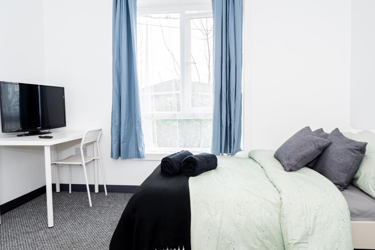 Shirley House 3, Guest House, Self Catering, Self Check In With Smart Locks, Use Of Fully Equipped Kitchen, Close To City Centre, Ideal For Longer Stays, Walking Distance To Bat, 20 Min Drive To Fawley Refinery, Excellent Transport Links เซาธ์แธมป์ตัน ภายนอก รูปภาพ