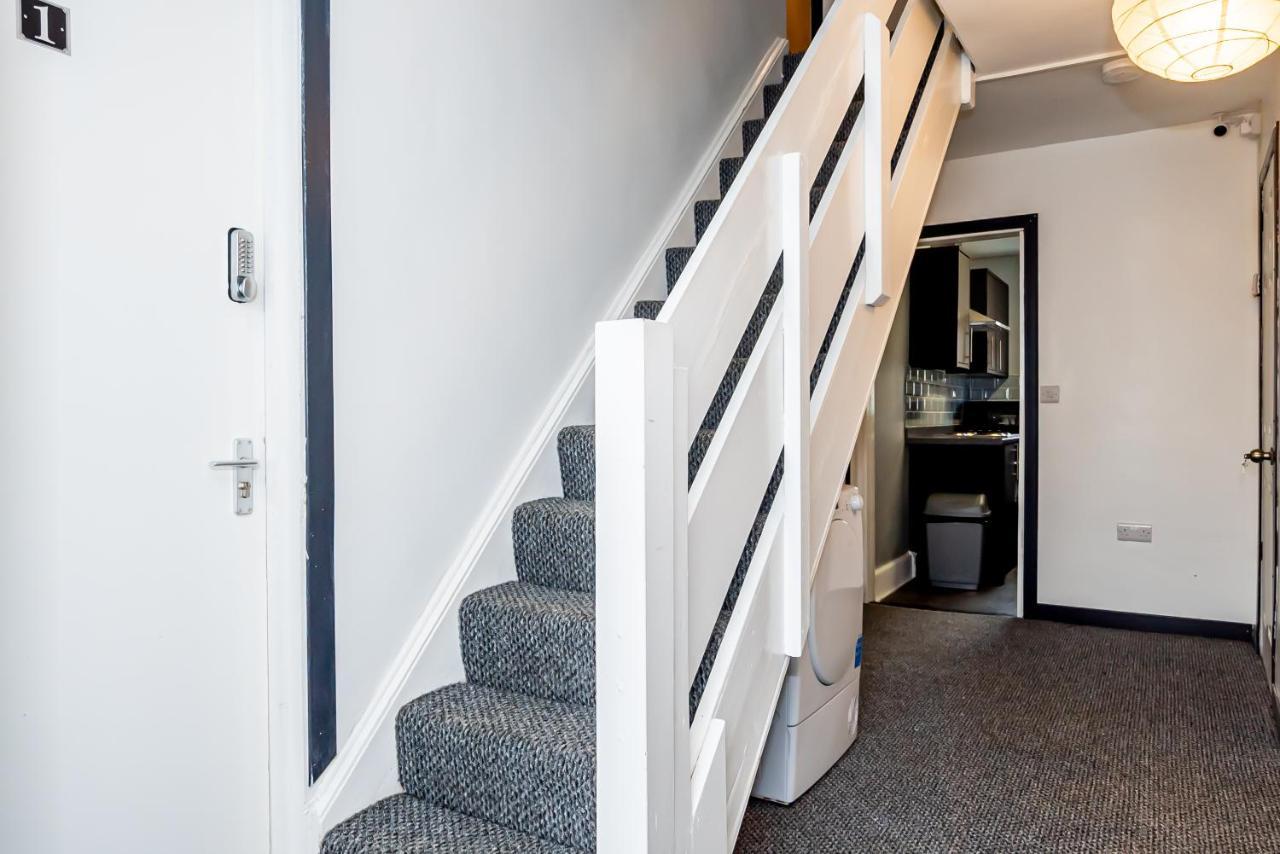 Shirley House 3, Guest House, Self Catering, Self Check In With Smart Locks, Use Of Fully Equipped Kitchen, Close To City Centre, Ideal For Longer Stays, Walking Distance To Bat, 20 Min Drive To Fawley Refinery, Excellent Transport Links เซาธ์แธมป์ตัน ภายนอก รูปภาพ