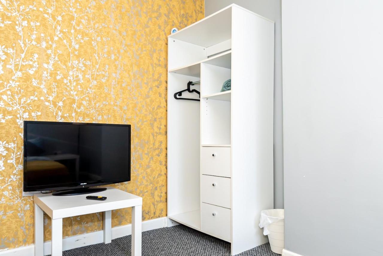 Shirley House 3, Guest House, Self Catering, Self Check In With Smart Locks, Use Of Fully Equipped Kitchen, Close To City Centre, Ideal For Longer Stays, Walking Distance To Bat, 20 Min Drive To Fawley Refinery, Excellent Transport Links เซาธ์แธมป์ตัน ภายนอก รูปภาพ