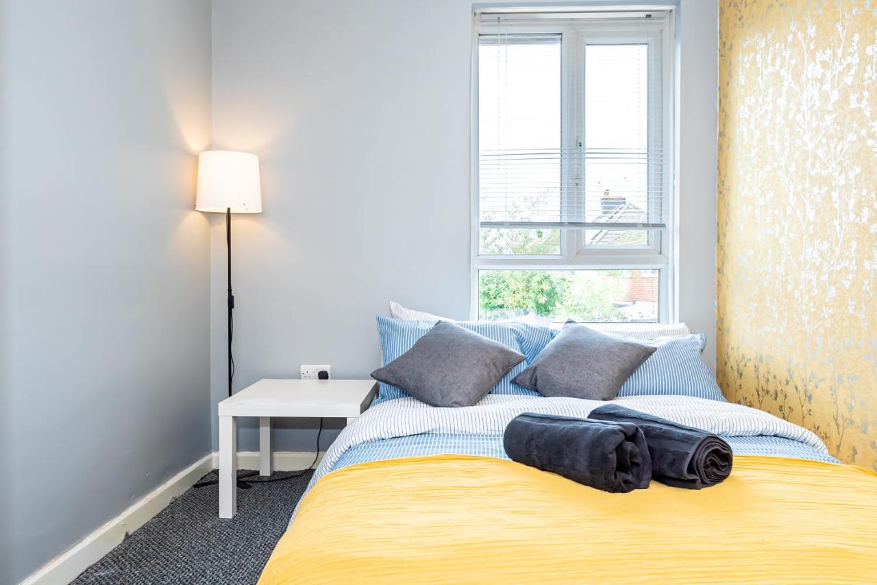 Shirley House 3, Guest House, Self Catering, Self Check In With Smart Locks, Use Of Fully Equipped Kitchen, Close To City Centre, Ideal For Longer Stays, Walking Distance To Bat, 20 Min Drive To Fawley Refinery, Excellent Transport Links เซาธ์แธมป์ตัน ภายนอก รูปภาพ