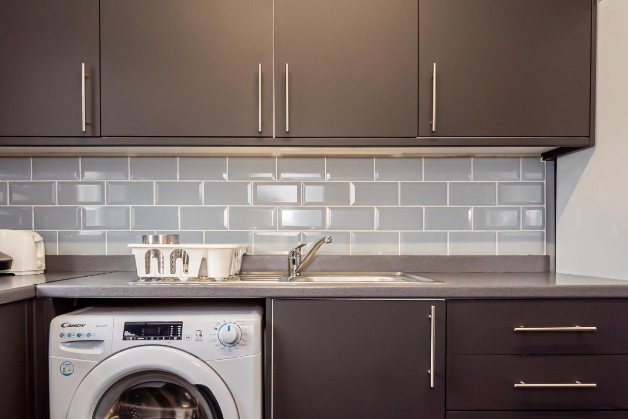 Shirley House 3, Guest House, Self Catering, Self Check In With Smart Locks, Use Of Fully Equipped Kitchen, Close To City Centre, Ideal For Longer Stays, Walking Distance To Bat, 20 Min Drive To Fawley Refinery, Excellent Transport Links เซาธ์แธมป์ตัน ภายนอก รูปภาพ