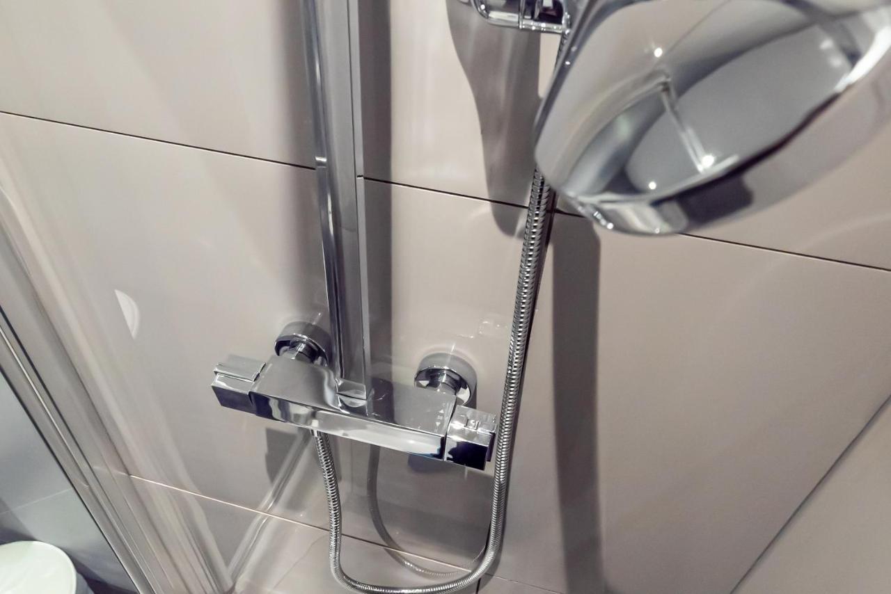 Shirley House 3, Guest House, Self Catering, Self Check In With Smart Locks, Use Of Fully Equipped Kitchen, Close To City Centre, Ideal For Longer Stays, Walking Distance To Bat, 20 Min Drive To Fawley Refinery, Excellent Transport Links เซาธ์แธมป์ตัน ภายนอก รูปภาพ