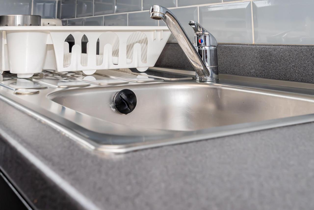 Shirley House 3, Guest House, Self Catering, Self Check In With Smart Locks, Use Of Fully Equipped Kitchen, Close To City Centre, Ideal For Longer Stays, Walking Distance To Bat, 20 Min Drive To Fawley Refinery, Excellent Transport Links เซาธ์แธมป์ตัน ภายนอก รูปภาพ