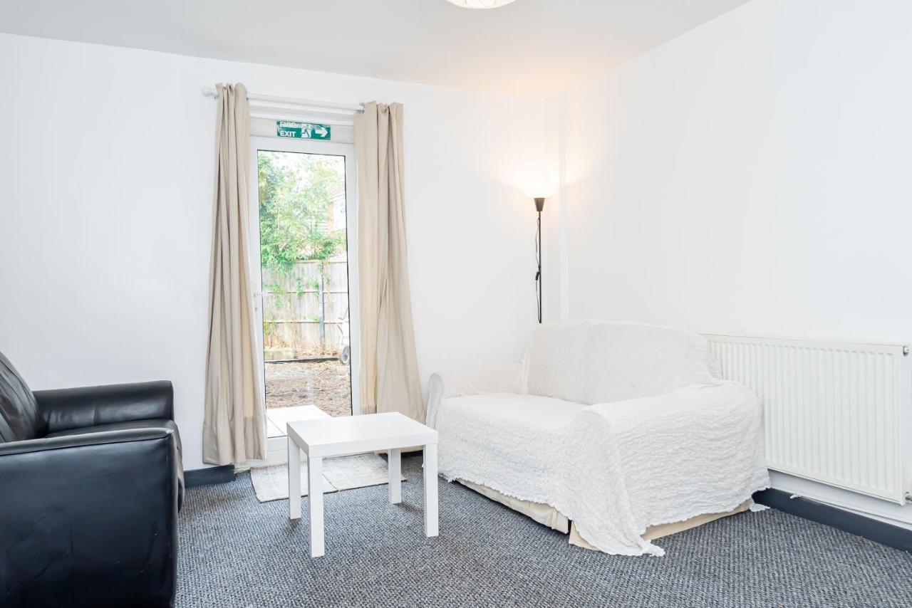 Shirley House 3, Guest House, Self Catering, Self Check In With Smart Locks, Use Of Fully Equipped Kitchen, Close To City Centre, Ideal For Longer Stays, Walking Distance To Bat, 20 Min Drive To Fawley Refinery, Excellent Transport Links เซาธ์แธมป์ตัน ภายนอก รูปภาพ
