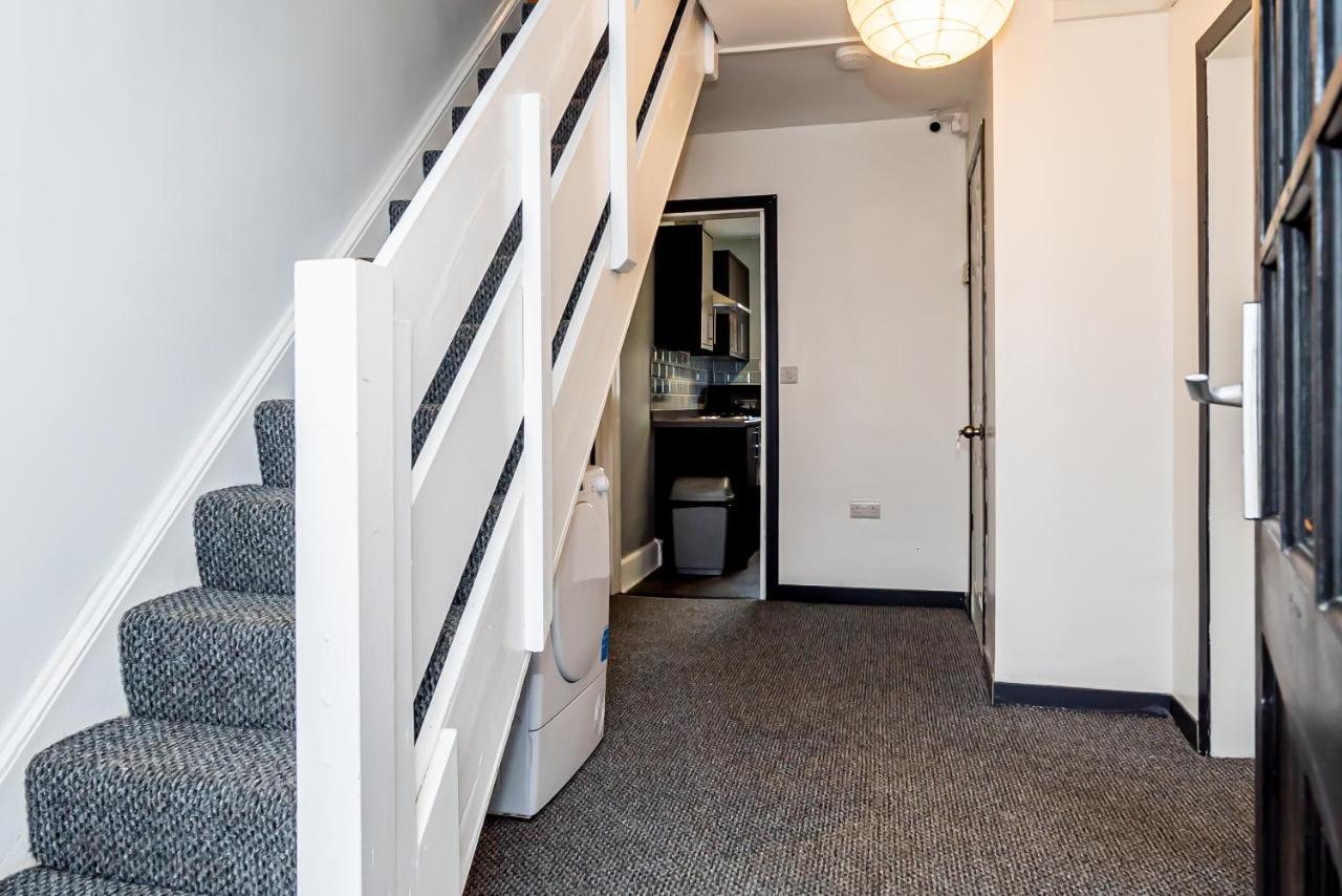 Shirley House 3, Guest House, Self Catering, Self Check In With Smart Locks, Use Of Fully Equipped Kitchen, Close To City Centre, Ideal For Longer Stays, Walking Distance To Bat, 20 Min Drive To Fawley Refinery, Excellent Transport Links เซาธ์แธมป์ตัน ภายนอก รูปภาพ