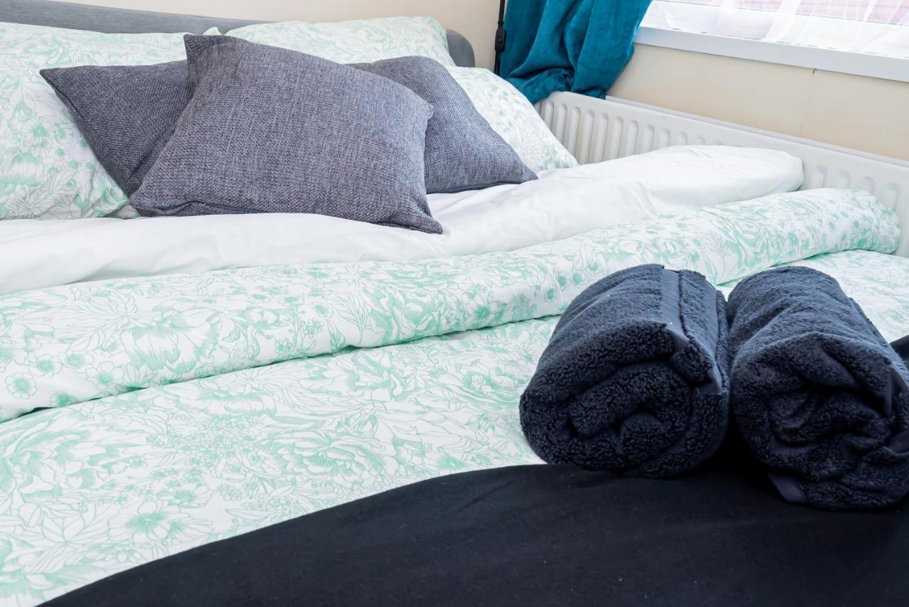 Shirley House 3, Guest House, Self Catering, Self Check In With Smart Locks, Use Of Fully Equipped Kitchen, Close To City Centre, Ideal For Longer Stays, Walking Distance To Bat, 20 Min Drive To Fawley Refinery, Excellent Transport Links เซาธ์แธมป์ตัน ภายนอก รูปภาพ