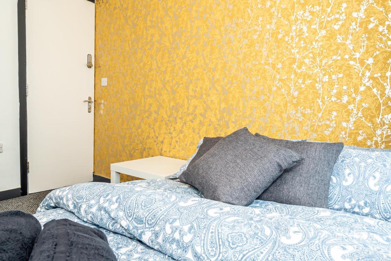 Shirley House 3, Guest House, Self Catering, Self Check In With Smart Locks, Use Of Fully Equipped Kitchen, Close To City Centre, Ideal For Longer Stays, Walking Distance To Bat, 20 Min Drive To Fawley Refinery, Excellent Transport Links เซาธ์แธมป์ตัน ภายนอก รูปภาพ