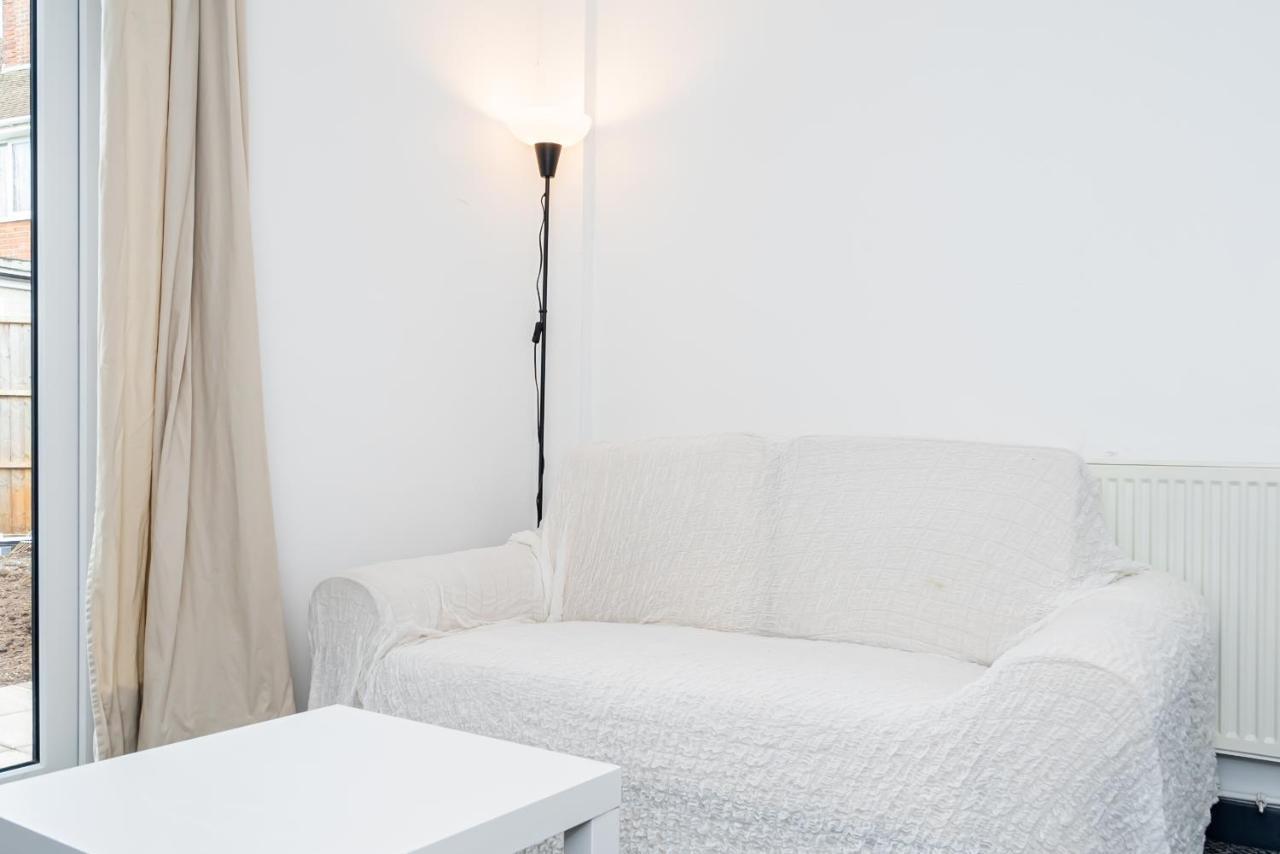 Shirley House 3, Guest House, Self Catering, Self Check In With Smart Locks, Use Of Fully Equipped Kitchen, Close To City Centre, Ideal For Longer Stays, Walking Distance To Bat, 20 Min Drive To Fawley Refinery, Excellent Transport Links เซาธ์แธมป์ตัน ภายนอก รูปภาพ