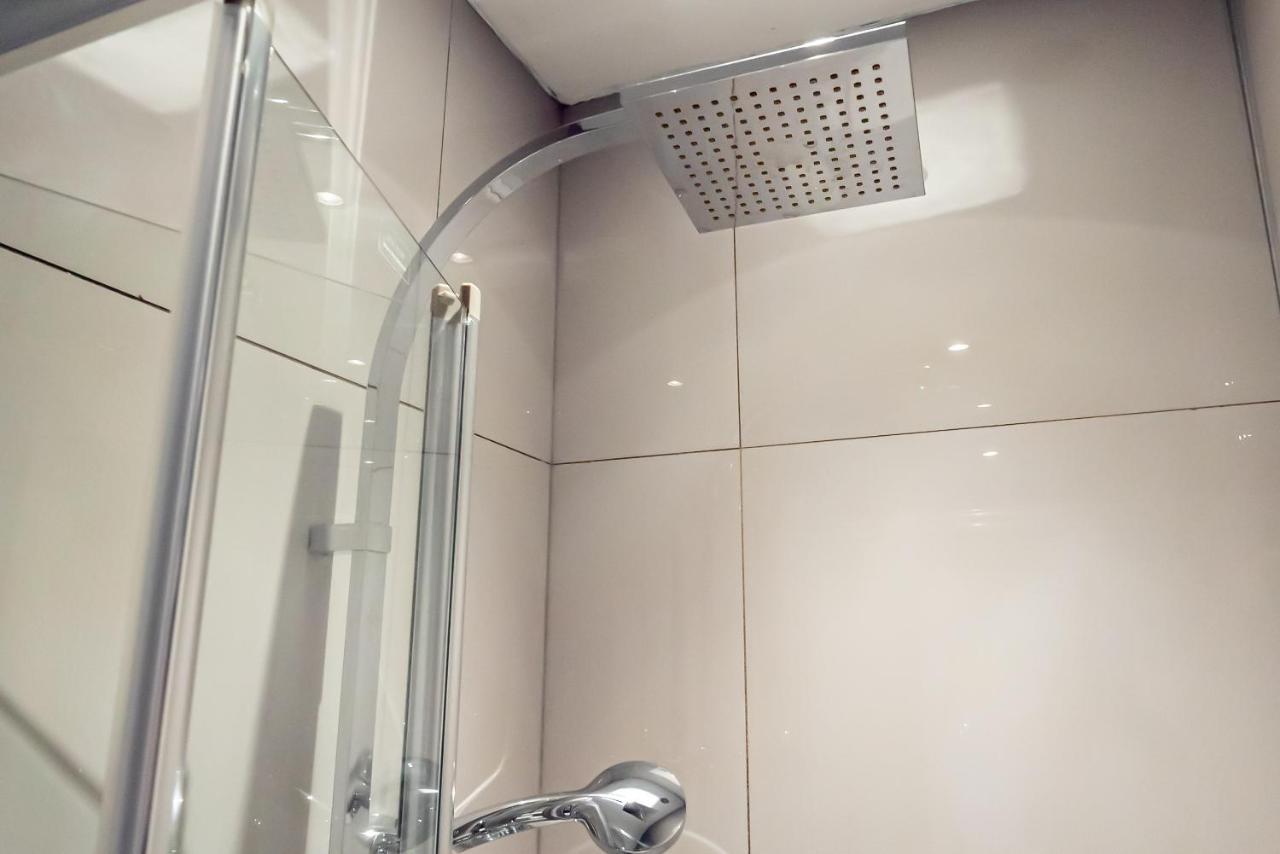 Shirley House 3, Guest House, Self Catering, Self Check In With Smart Locks, Use Of Fully Equipped Kitchen, Close To City Centre, Ideal For Longer Stays, Walking Distance To Bat, 20 Min Drive To Fawley Refinery, Excellent Transport Links เซาธ์แธมป์ตัน ภายนอก รูปภาพ